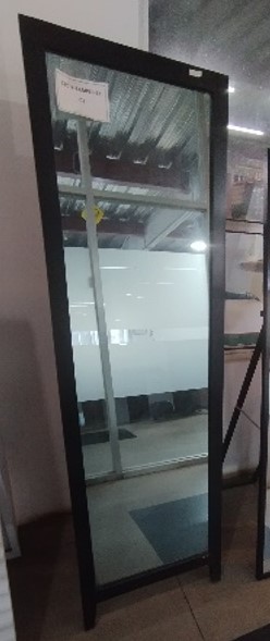 STANDING MIRROR X SAMPLE BLACK 01